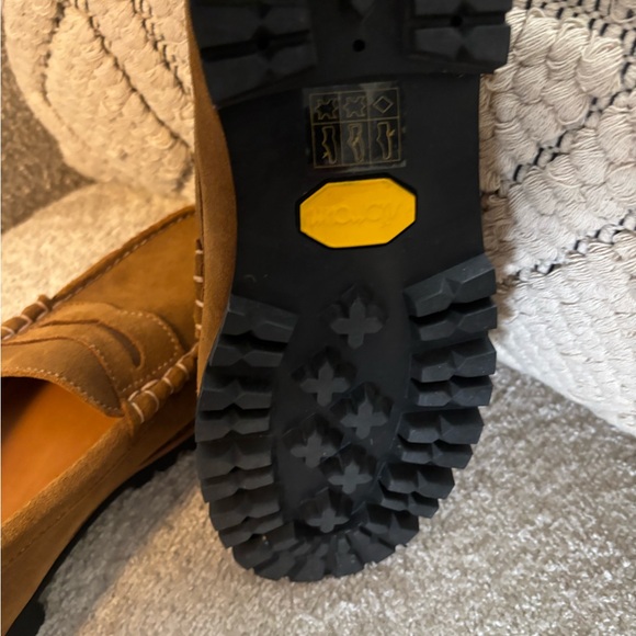 In excellent condition! Men’s JCrew lug sole suede loafers - Picture 7 of 8